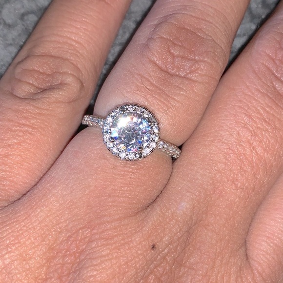 Center of My Universe Round Halo Ring - Picture 6 of 10